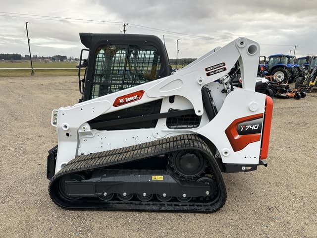 Image of Bobcat T740 equipment image 1