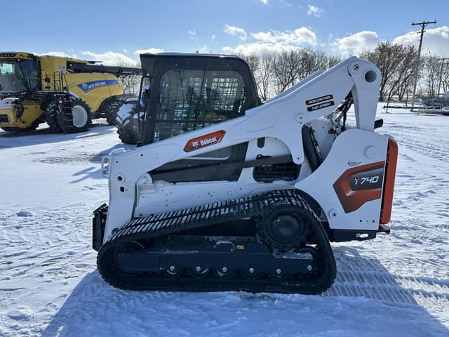 Image of Bobcat T740 equipment image 2