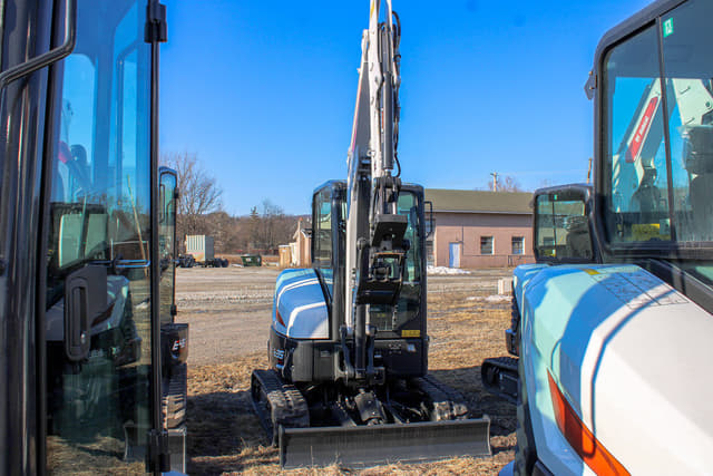 Image of Bobcat E35 equipment image 1