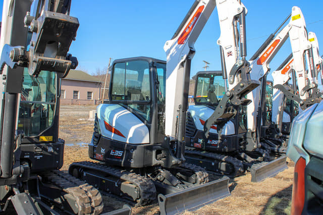 Image of Bobcat E35 equipment image 2