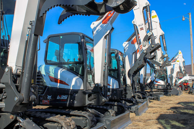 Image of Bobcat E35 equipment image 3