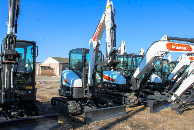Image of Bobcat E35 equipment image 2