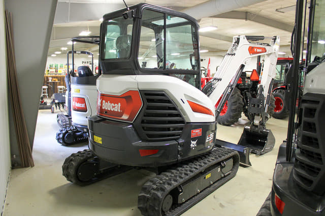 Image of Bobcat E35 equipment image 4