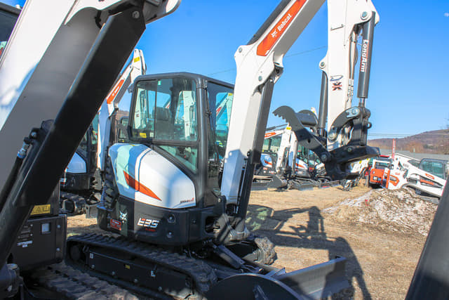 Image of Bobcat E35 equipment image 3