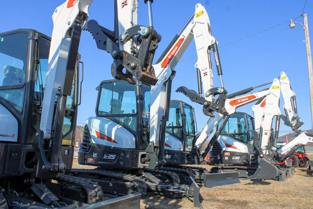 Image of Bobcat E35 equipment image 3