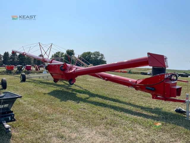 Image of Buhler Farm King 1385 equipment image 1