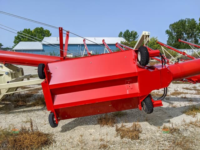 Image of Buhler Farm King 1395 equipment image 4