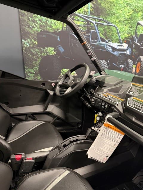 Image of Can-Am Maverick 1000R equipment image 3