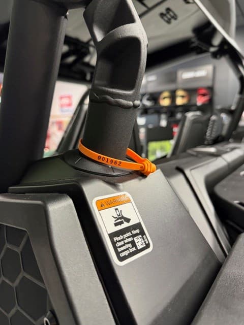 Image of Can-Am Maverick 1000R equipment image 4