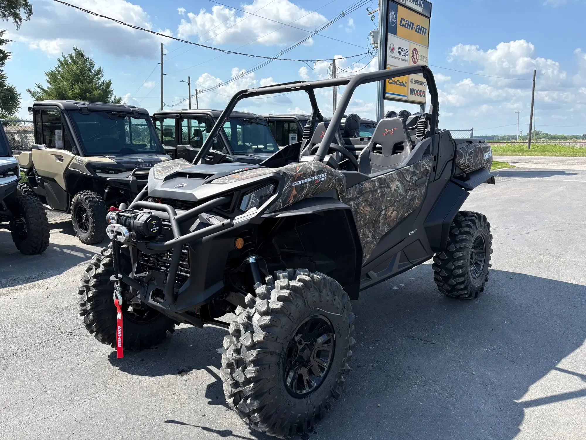 2026 Can-Am Commander X MR 1000R Image