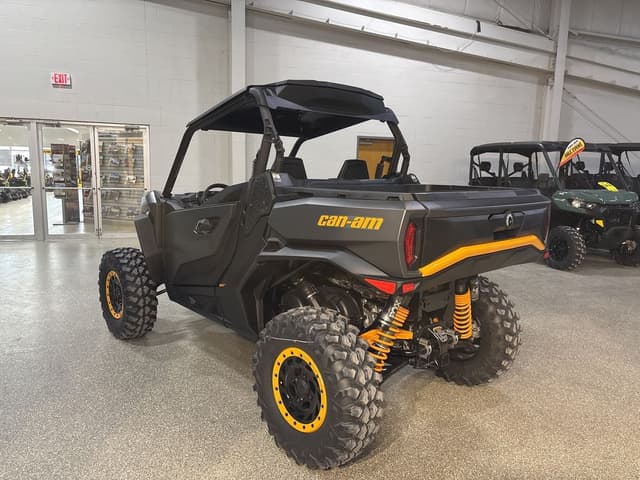 Image of Can-Am Commander 1000R XT-P equipment image 2