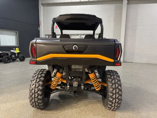 Image of Can-Am Commander 1000R XT-P equipment image 3