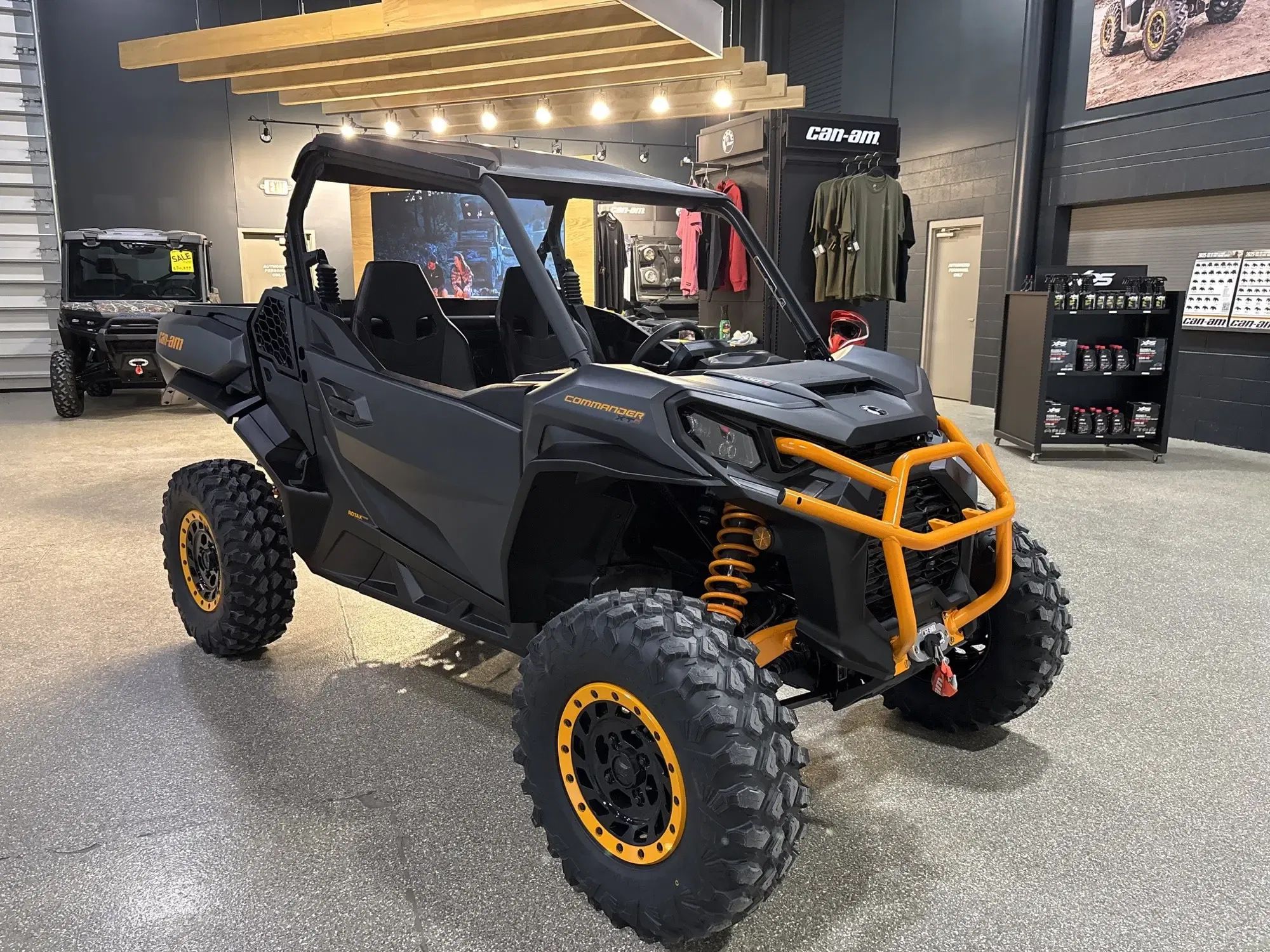 2026 Can-Am Commander 1000R XT-P Equipment Image0