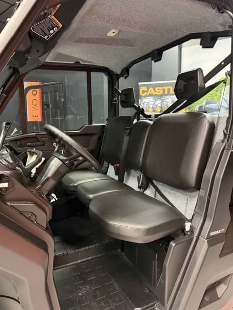 Image of Can-Am Defender XT HD9 equipment image 4