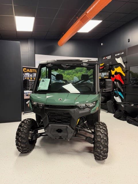 Image of Can-Am Defender XT HD9 equipment image 2