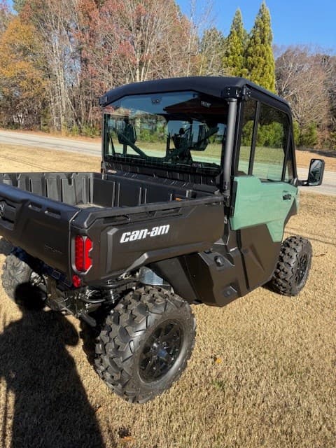 Image of Can-Am Defender HD9 equipment image 3