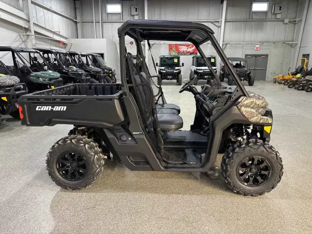 Image of Can-Am Defender DPS HD9 equipment image 1