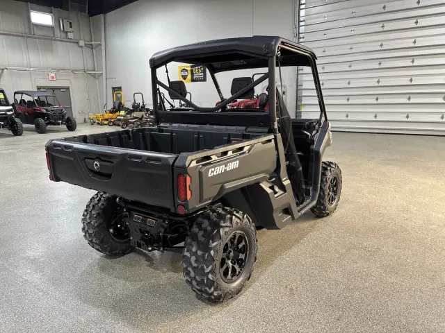 Image of Can-Am Defender DPS HD9 equipment image 2
