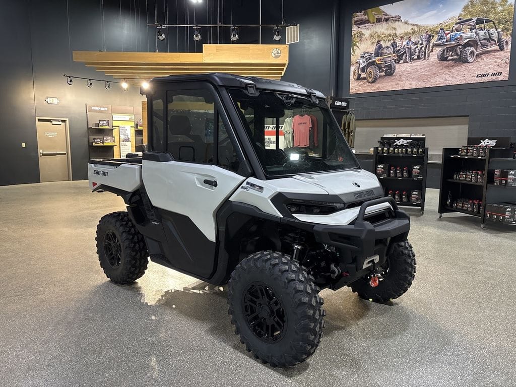 2026 Can-Am Defender Limited HD11 Equipment Image0