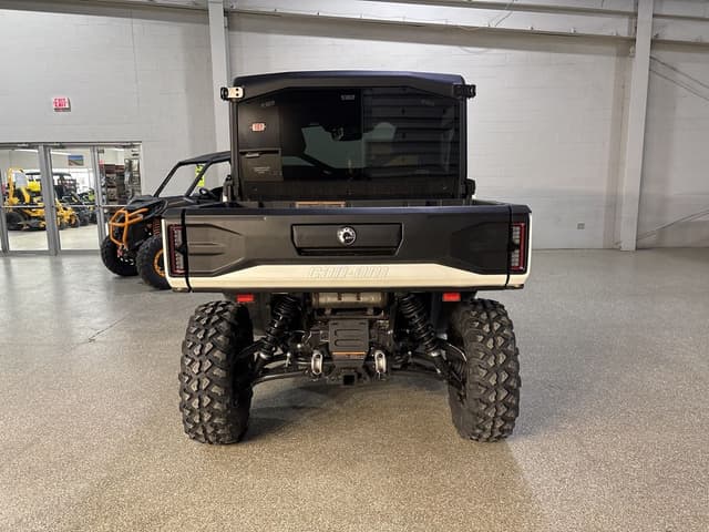 Image of Can-Am Defender Limited HD11 equipment image 3