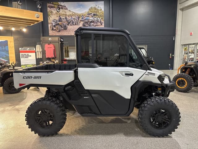 Image of Can-Am Defender Limited HD11 equipment image 1