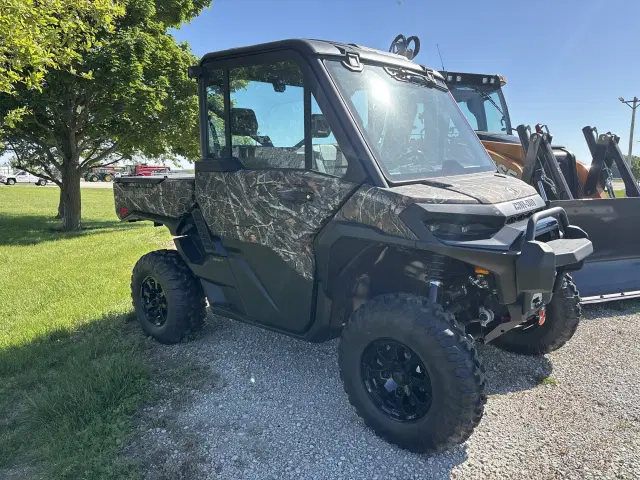 Image of Can-Am Defender XT HD11 equipment image 2