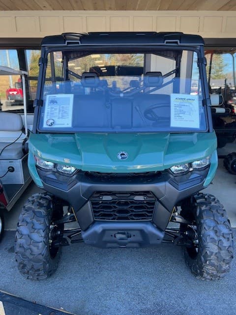 Image of Can-Am Defender HD7 equipment image 1
