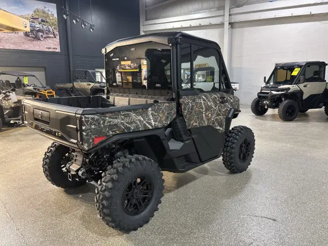 Image of Can-Am Defender Limited HD11 equipment image 2