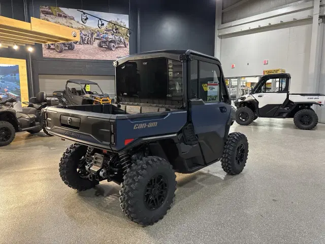 Image of Can-Am Defender Limited HD11 equipment image 2