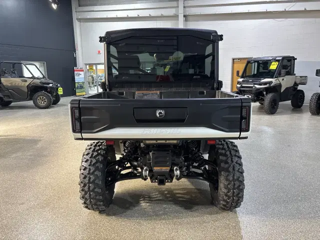 Image of Can-Am Defender Limited HD11 equipment image 3