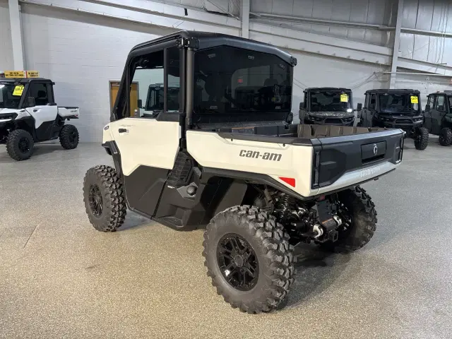 Image of Can-Am Defender Limited HD11 equipment image 4