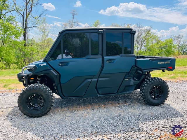 Image of Can-Am Defender Limited HD11 equipment image 1