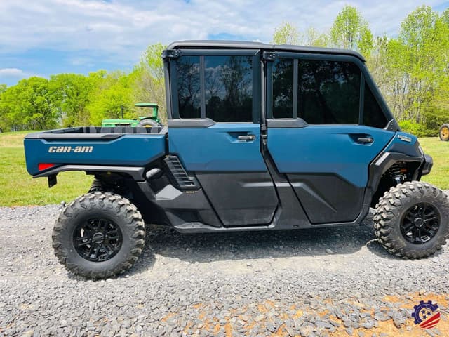 Image of Can-Am Defender Limited HD11 equipment image 3