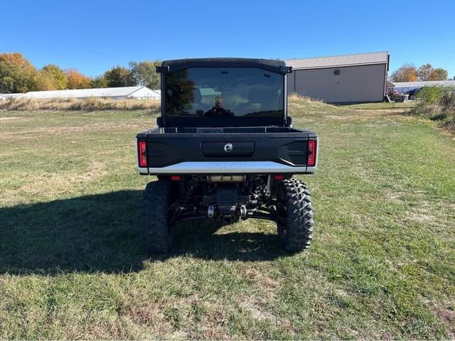 Image of Can-Am Defender Limited HD11 equipment image 2