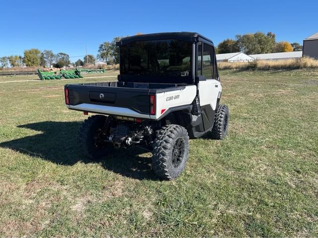Image of Can-Am Defender Limited HD11 equipment image 1