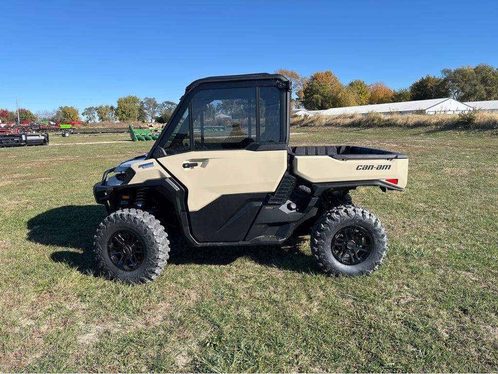 Image of Can-Am Defender Limited HD11 Primary image