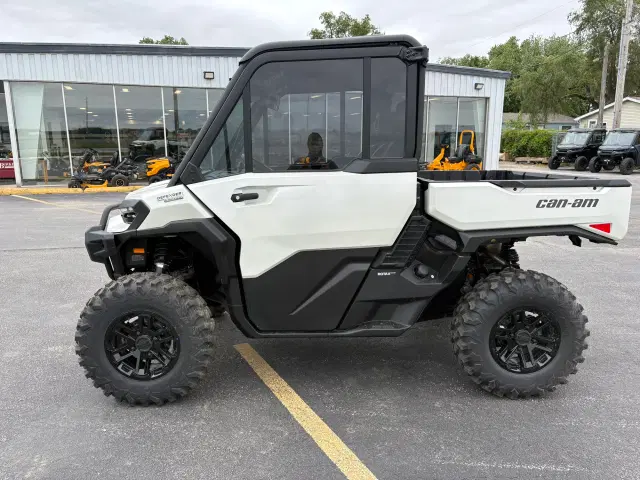 Image of Can-Am Defender Limited HD11 equipment image 1