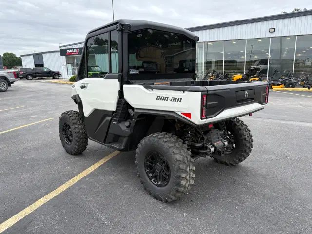 Image of Can-Am Defender Limited HD11 equipment image 2