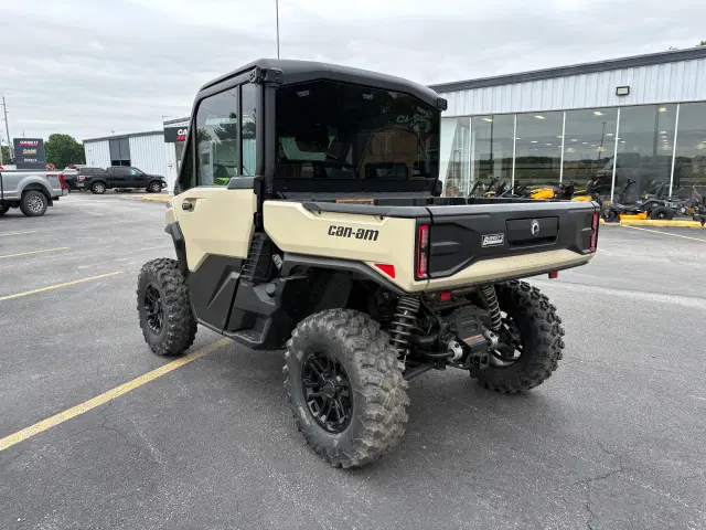 Image of Can-Am Defender Limited HD11 equipment image 2