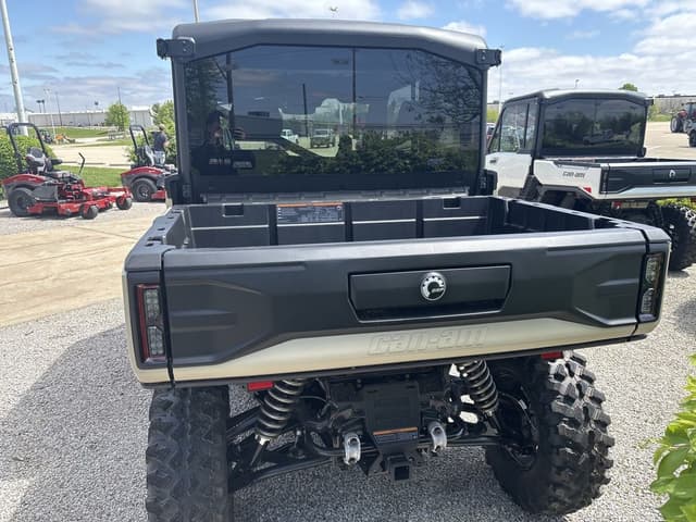 Image of Can-Am Defender MAX Limited HD11 equipment image 2