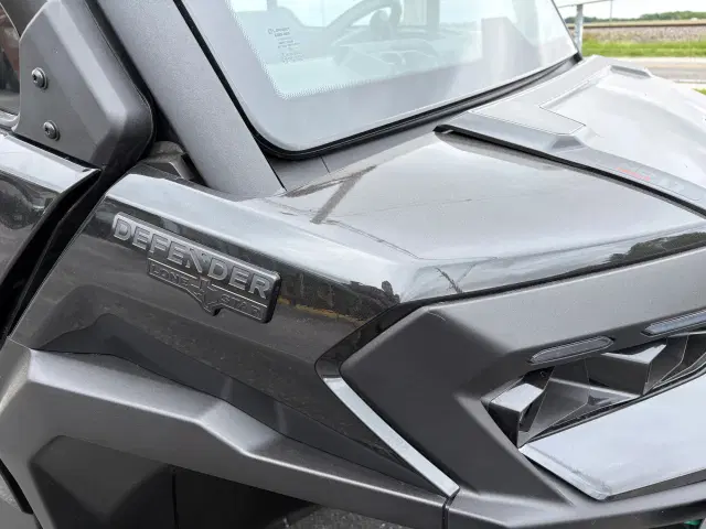 Image of Can-Am Defender MAX Lone Star HD11 equipment image 2