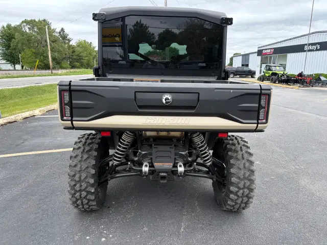 Image of Can-Am Defender MAX Limited HD11 equipment image 3