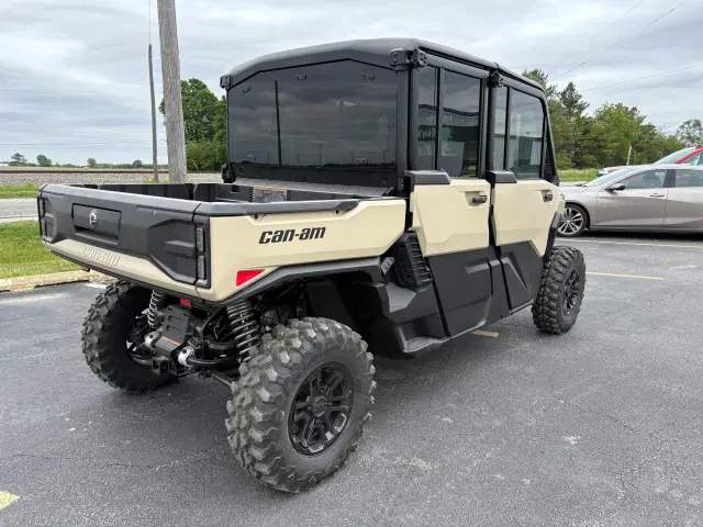 Image of Can-Am Defender MAX Limited HD11 equipment image 4