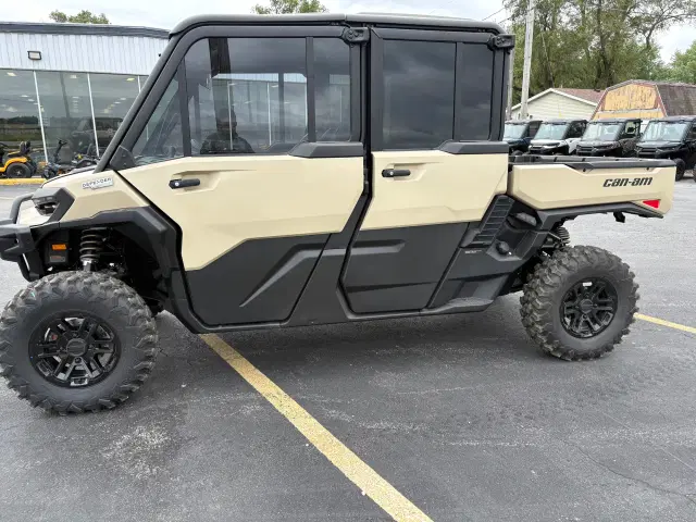 Image of Can-Am Defender MAX Limited HD11 equipment image 1