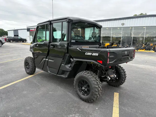 Image of Can-Am Defender MAX XT HD11 equipment image 2
