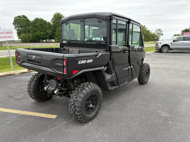 Image of Can-Am Defender MAX XT HD11 equipment image 4