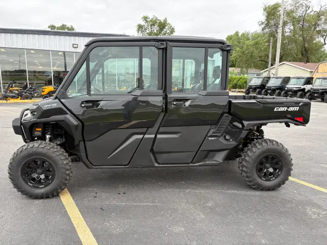 Image of Can-Am Defender MAX XT HD11 equipment image 1