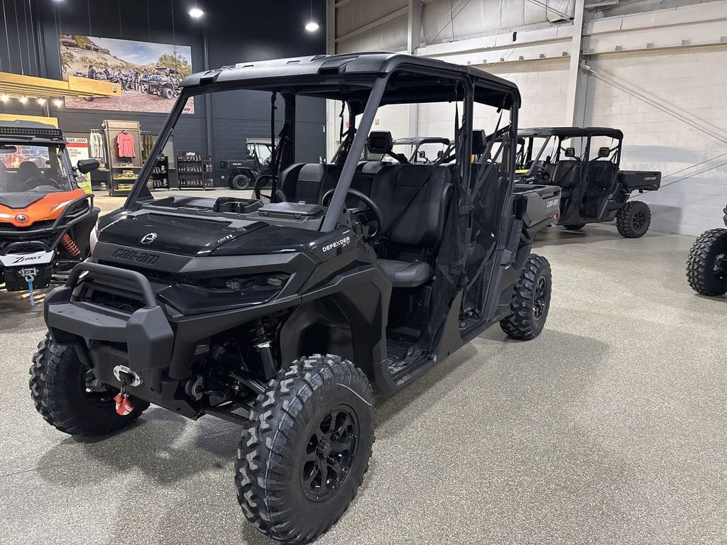 2026 Can-Am Defender MAX XT HD11 Equipment Image0