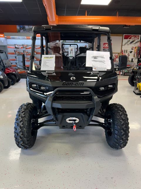 Image of Can-Am Defender MAX XT HD11 equipment image 1