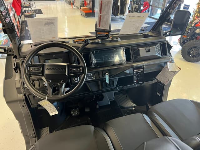 Image of Can-Am Defender MAX XT HD11 equipment image 3